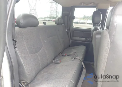 2003 Chevrolet Silverado 1500 z USA, uszkodzony, nr VIN 2GCEK19V331193306